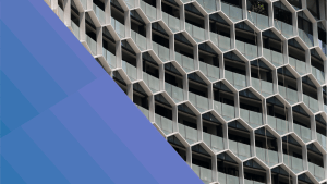 OneTrust的新加坡摩天大楼的蜂巢式建筑图片，左边是紫色的阶梯渐变形状。